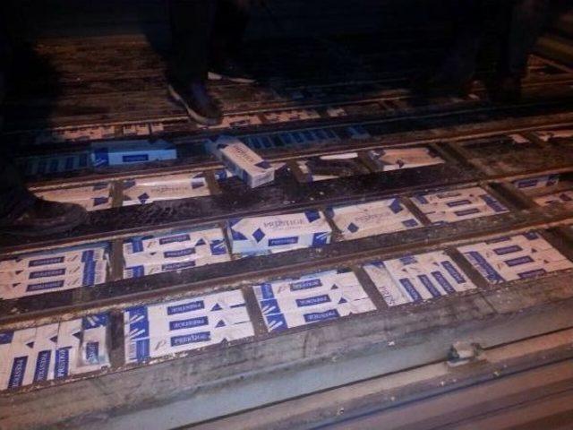 Pamukova'da Bir Tır'da 36 Bin Paket Kaçak Sigara Ele Geçirildi