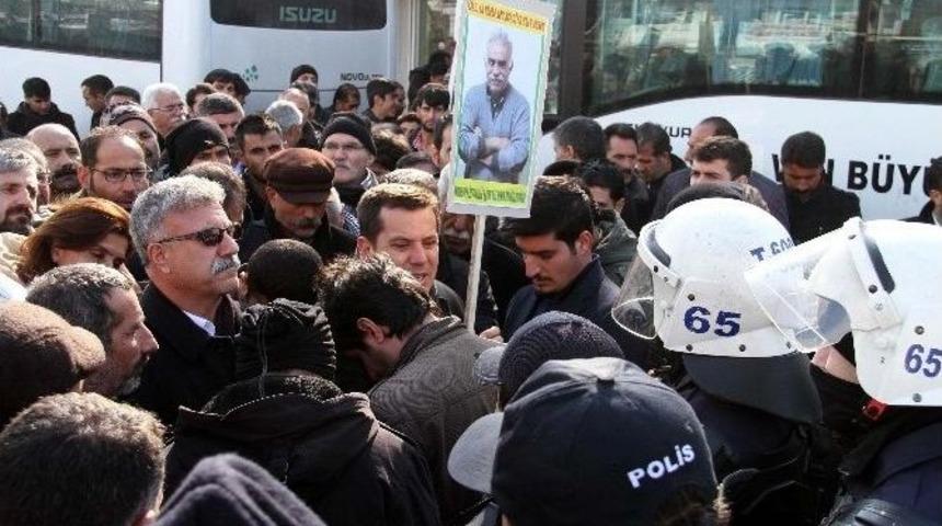 Eş Başkan G&uuml;neş&rsquo;in Darp Edilmesi