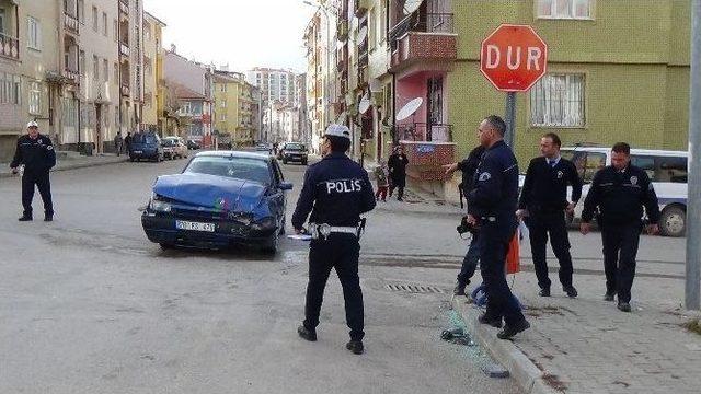 Karaman’da İki Otomobil Çarpıştı: 6 Yaralı