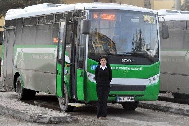 Kadın Otobüs Şoförü Erkeklere Taş Çıkartıyor