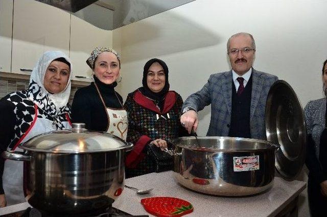 Hem Ziyaret Etti, Hem Resim Yaptı 1