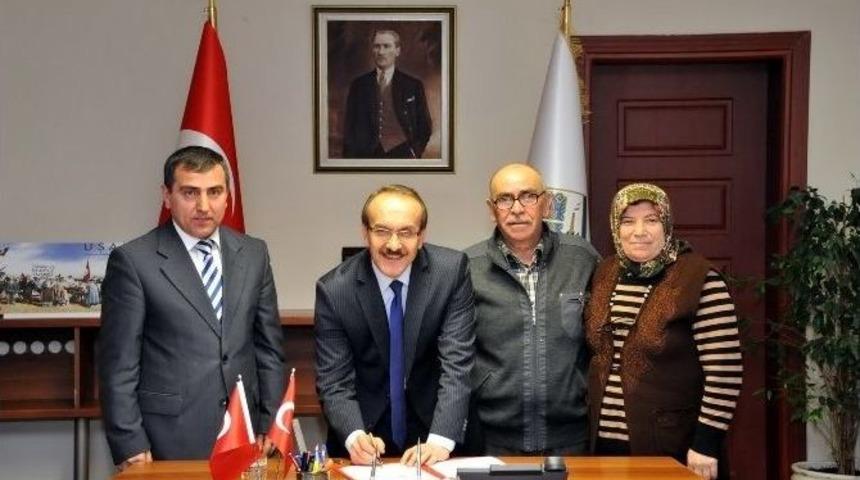 Uşak&rsquo;ta Hayırsever Aileden Aileden Banaz&rsquo;a Okul