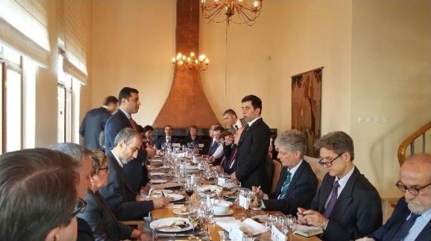Demirtaş, Ab &Uuml;yesi 27 &Uuml;lkenin B&uuml;y&uuml;kel&ccedil;ileri İle Yemekte Bir Araya Geldi