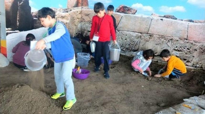 B&uuml;y&uuml;kşehir&rsquo;den &Ccedil;ocuklara Arkeoloji At&ouml;lyesi