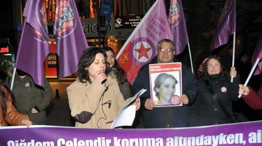 Kadınlar, Eşini &Ouml;ld&uuml;r&uuml;p Ka&ccedil;an Kocanın Yakalanmasını I&ccedil;in Eylem Yaptı