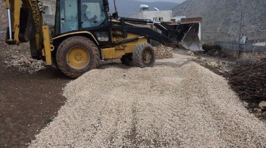 K&ouml;y Halkı &Ccedil;amurlu Yol &Ccedil;ilesinden Kurtuluyor