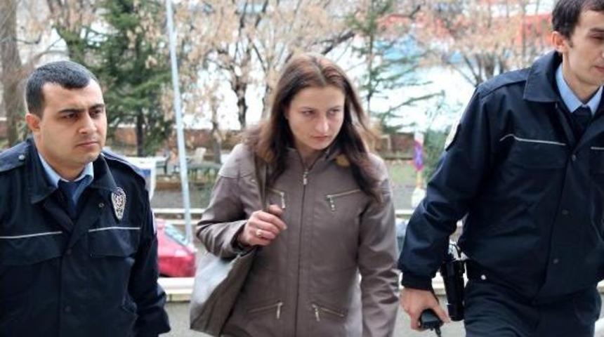 Savcı, Şiddet Uygulayan Eşini &Ouml;ld&uuml;ren Kadına 'ceza Verilmesin' Dedi