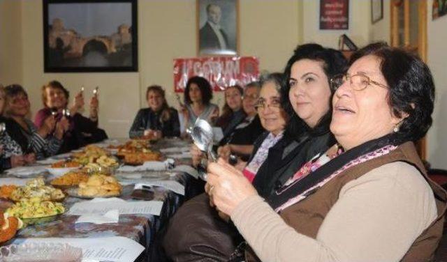 Antalya'da 5 Bin Kadın Şiddete Karşı Şarkı Söyleyecek