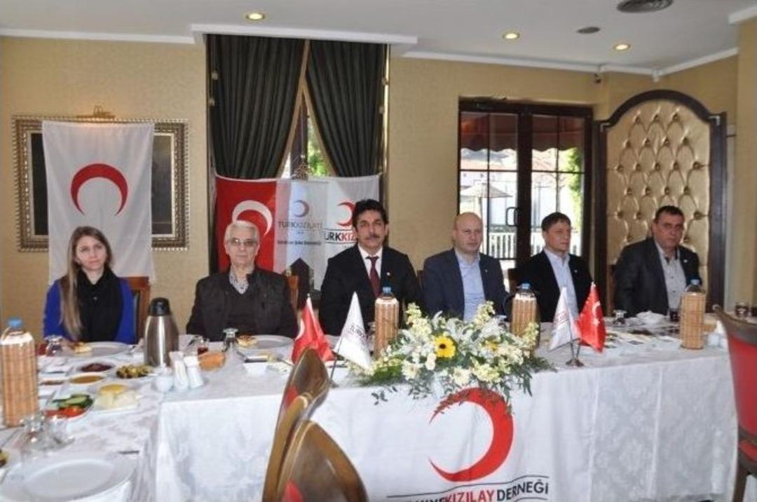 Serdivan Kızılay Şubesi Muhtarlarla Buluştu