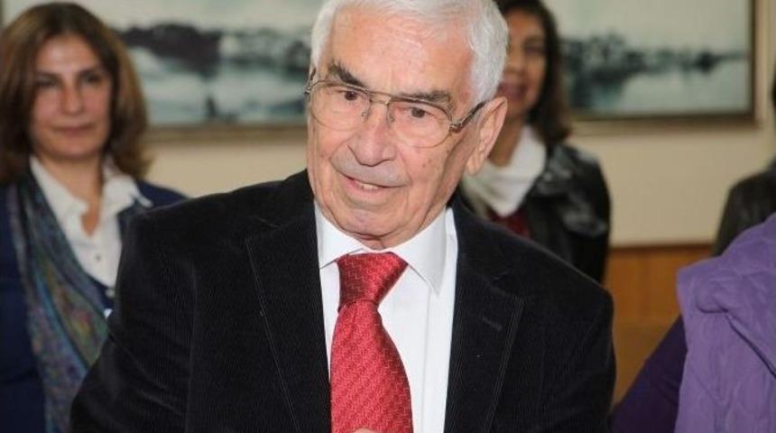 Prof. Dr. Ural Din&ccedil;&rsquo;e &ldquo;hizmet &Ouml;d&uuml;l&uuml;&rdquo;