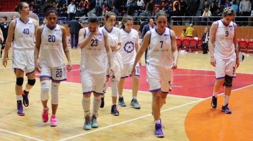 Menekşeler Deplasmanda G&uuml;lmek İstiyor