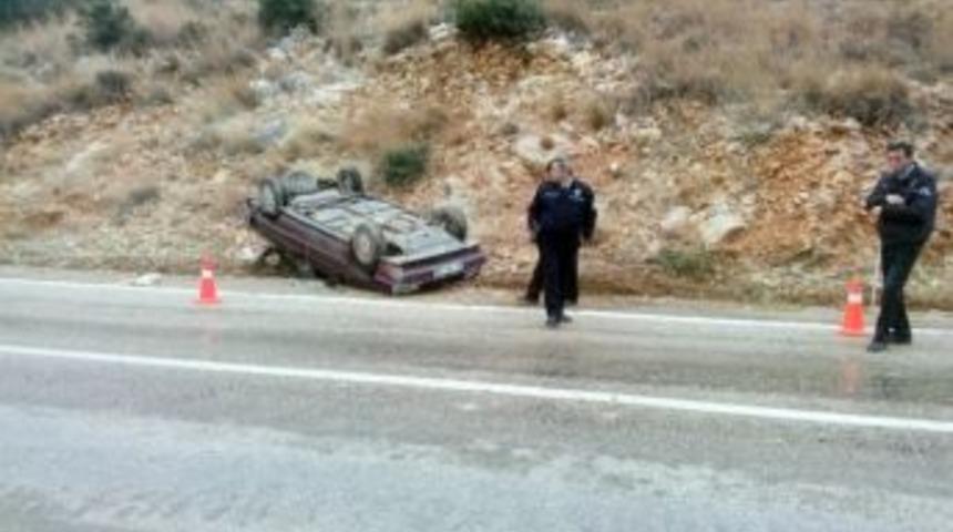 Takla Atan Otomobilden Burnu Kanamadan &Ccedil;ıktı