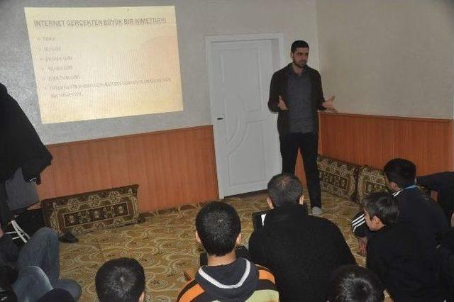 Kahta Bilgi Evi’nde Bilinçli İnternet Kullanımı Anlatıldı