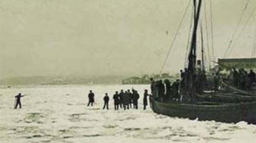 İstanbul Boğazı&rsquo;nın donduğu g&uuml;n