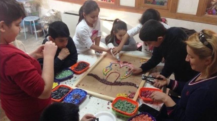 &Ccedil;ocukların Sanata İlgisi Burada Gelişiyor