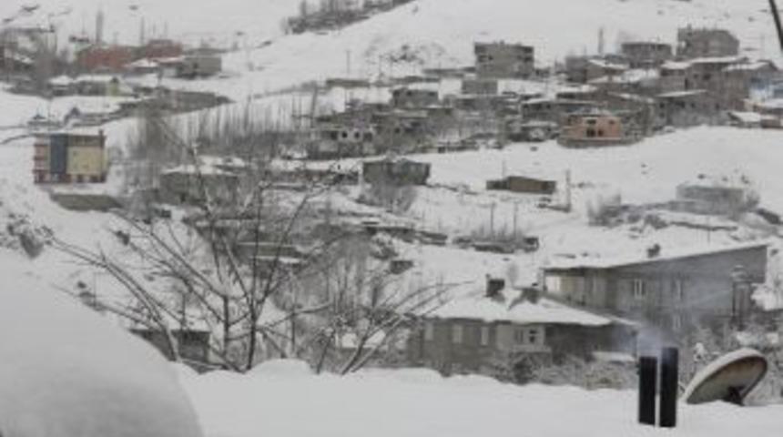 Hakkari&rsquo;de K&ouml;y Yolları Yeniden Ulaşıma A&ccedil;ıldı