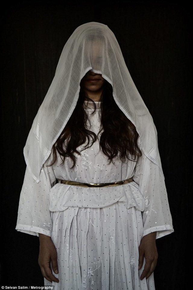  Bu kadınlar aylarca seks k&ouml;lesi yapıldı 2