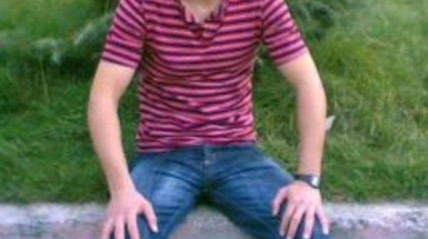 Y&uuml;ksek Gerilim Direğinden D&uuml;şerek &Ouml;len Iş&ccedil;i Toprağa Verildi