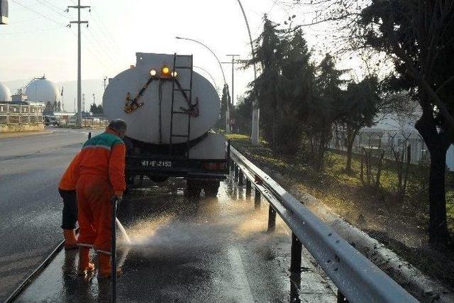 Körfez Belediyesi Ekipleri Durmaksızın Çalışıyor