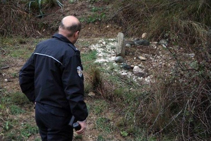 Şüpheli Mezardan Bebek Değil, Köpek Çıktı G3