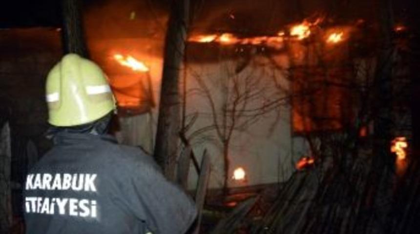 Karab&uuml;k&rsquo;te Tek Katlı Ev Alevlere Teslim Oldu