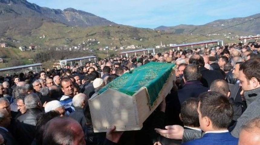 Kredi Ve Yurtlar Kurumu Eski B&ouml;lge M&uuml;d&uuml;r&uuml; &Ouml;zt&uuml;rk Toprağa Verildi