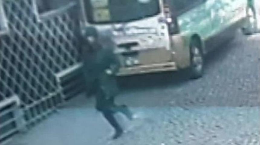 (&ouml;zel Haber) Kadın Saldırganın Ka&ccedil;ma Anı Kameralara Yansıdı