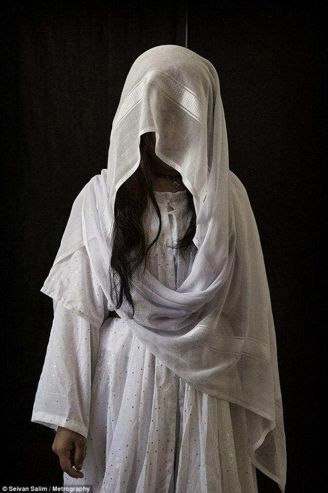  Bu kadınlar aylarca seks k&ouml;lesi yapıldı 6