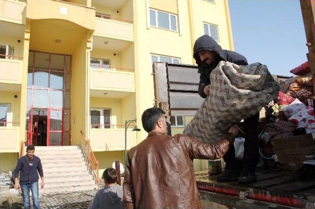 Depremzedeler Toki Konutlarını İşgal Etti