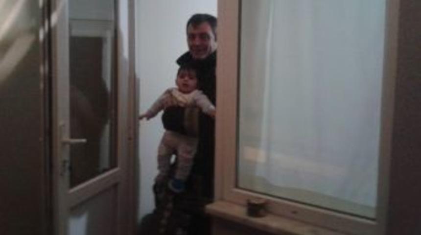 Evde Mahsur Kalan 5 Aylık Bebeği İtfaiye Kurtardı