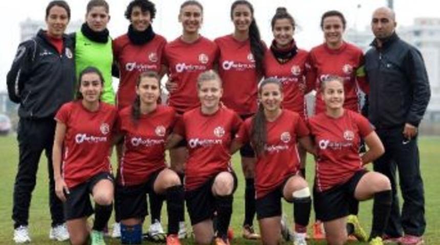 Muratpaşalı Kadınlar Elazığ&rsquo;da &Uuml;&ccedil; Puan Peşinde