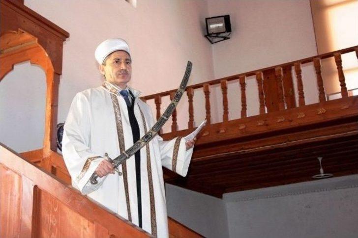 555 Yıldır Hutbe Kılıçla Okunuyor G1