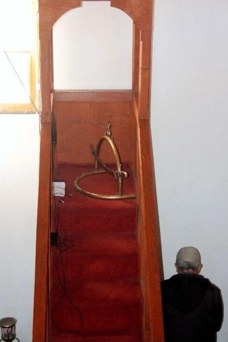 555 Yıldır Hutbe Kılıçla Okunuyor G4