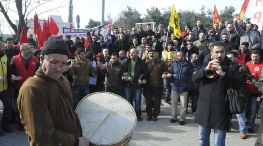 Grev Ertelenen Metal Iş&ccedil;ileri 1 Saat Gecikmeyle Işbaşı Yaptı