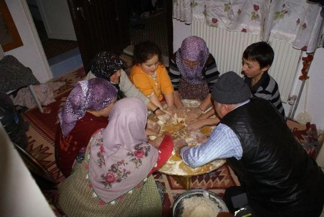 (&ouml;zel Haber) - Gemi&ccedil; K&ouml;y&uuml;nde Pişmaniye Geleneği