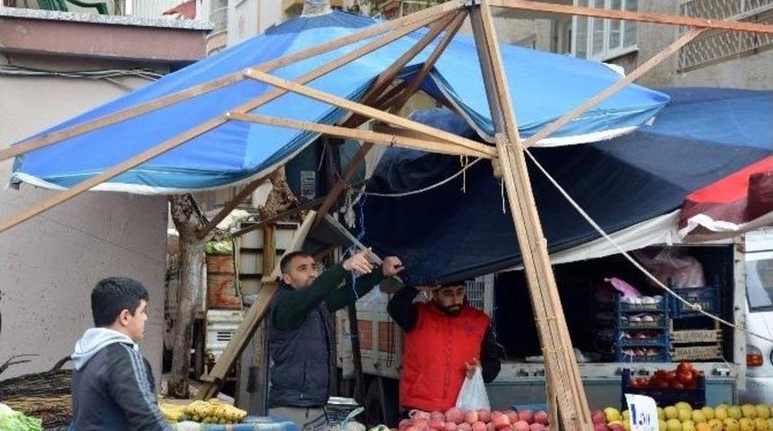 Lodos Manisa&rsquo;da Pazar Yerini Vurdu
