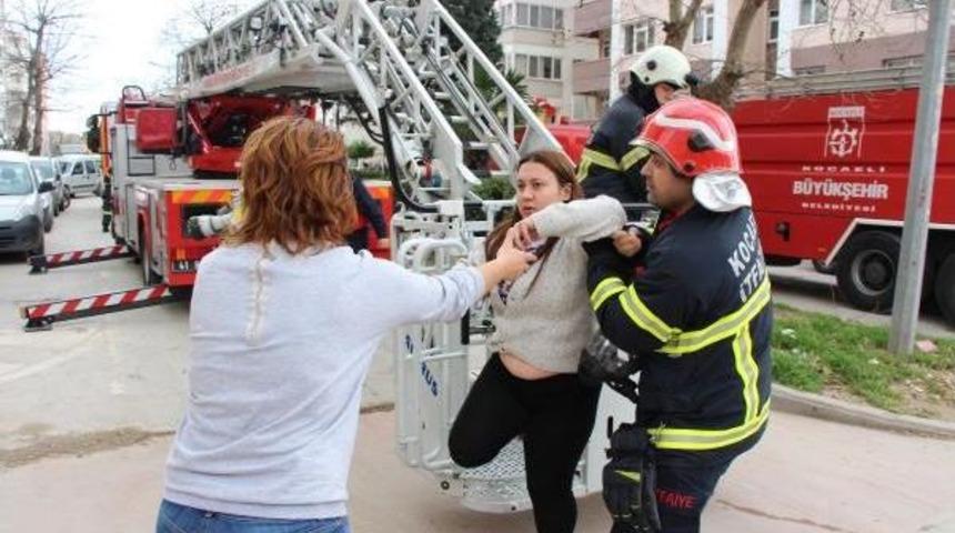Kız &Ouml;ğrenci Yurdunda Yangın Paniği