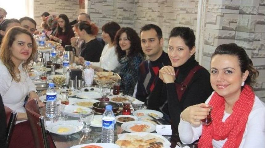 Hakkari Devlet Hastanesi Doktorlarına Kaynaşma Kahvaltısı