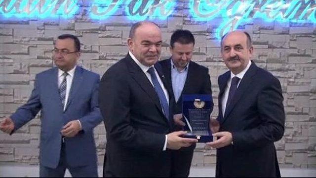 Sağlık Bakanı Müezzinoğlu Yaşar Kemal'in Sağlık Durumuyla Ilgili Konuştu