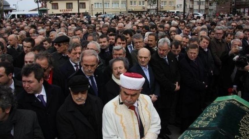 Cavit &Ccedil;ağlar&rsquo;ın Annesi Son Yolculuğuna Uğurlandı