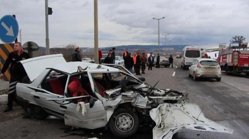 3 Ara&ccedil; Birbirine Girdi: 11 Yaralı