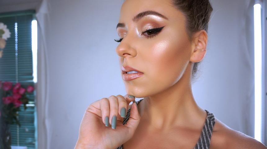 Islak makyaj nasıl yapılır? İşte p&uuml;f noktaları