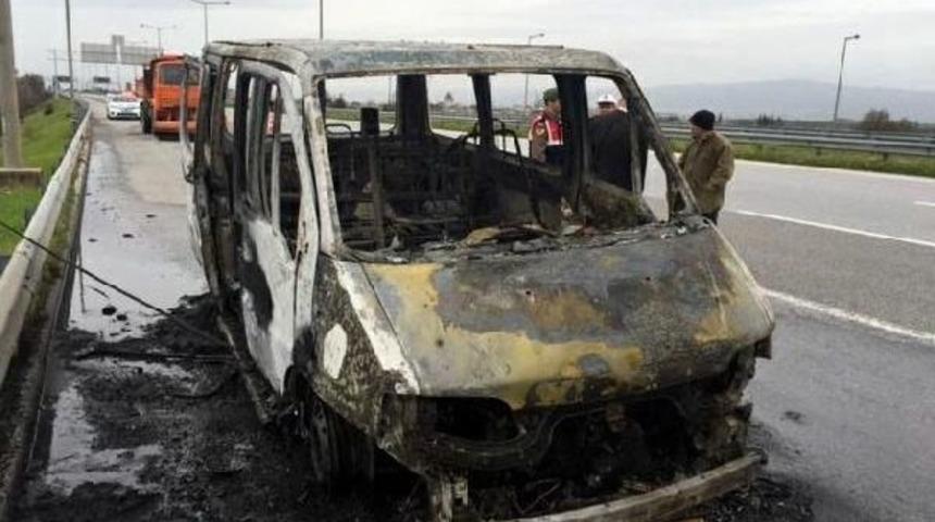 Arızalanarak Yanan Minib&uuml;s Hurdaya D&ouml;nd&uuml;