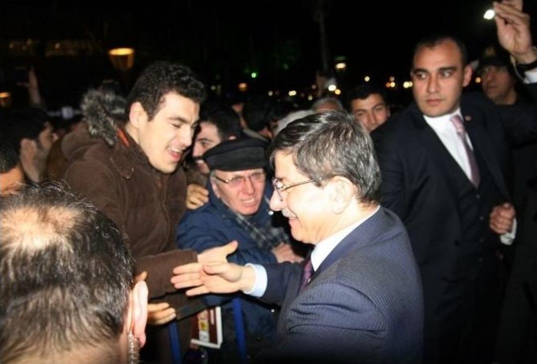 Başbakan Davutoğlu İzmir Valiliğini Ziyaret Etti