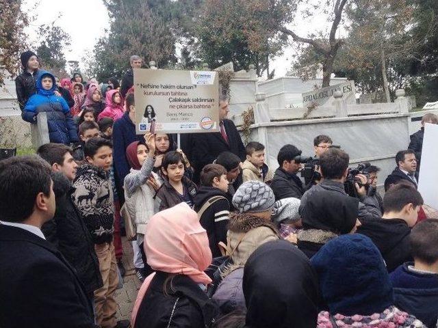 Üsküdarlı Çocukları Barış Manço’yu Mezarı Başında Andı