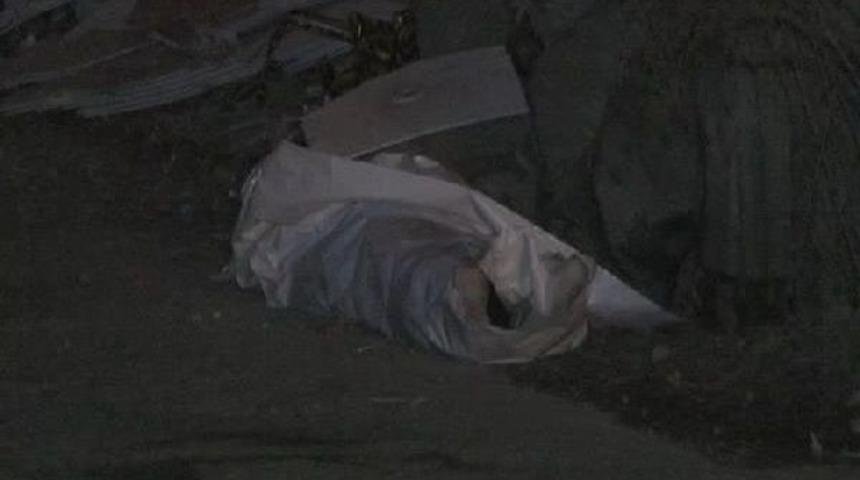 Ey&uuml;p'te Boğazı Kesilmiş Erkek Cesedi Bulundu