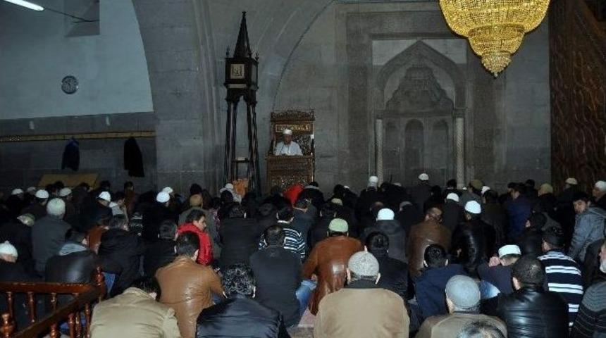 Camii Ve Gen&ccedil;lik Buluşması