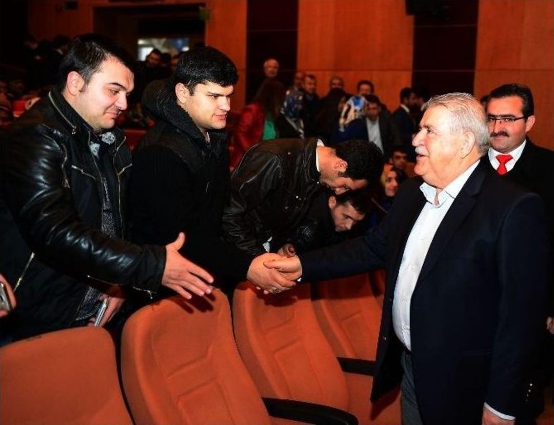 Mah&ccedil;i&ccedil;ek: &ldquo;ak Partili Kadrolar &Uuml;stlendikleri G&ouml;revi Layıkıyla Yerine Getirir&rdquo;