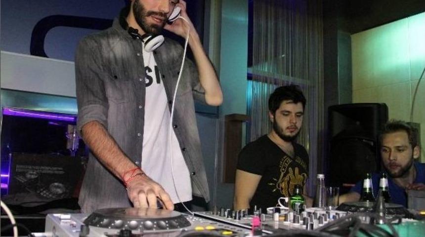 Kemal Doğulu, Aloft Bursa&rsquo;da Sevenleriyle Coştu