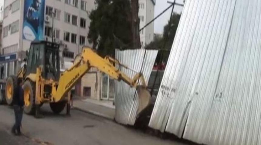 Tekirdağ’da Zabıtadan Tehlikeli Bariyere Yıkım